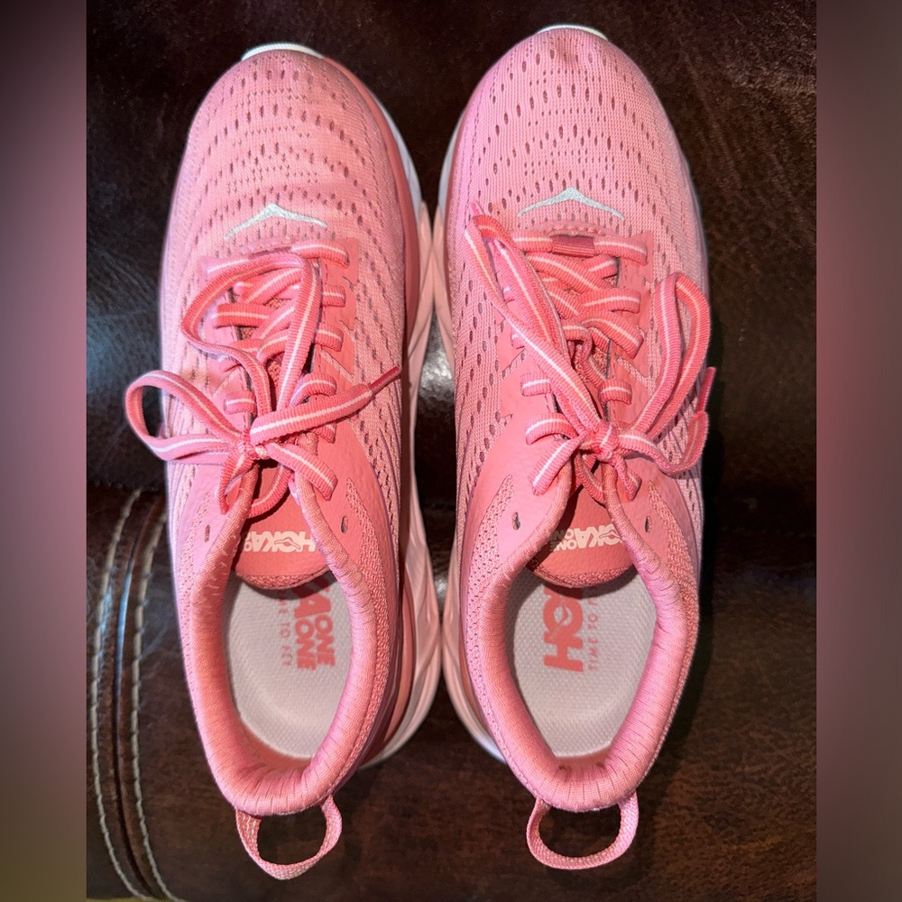 Hoka Arahi 4